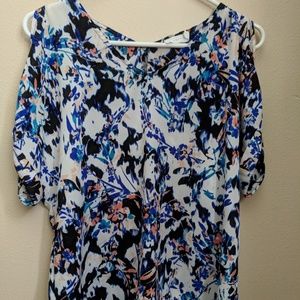 Shoulderless floral blouse
